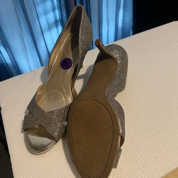 Brand new, Size 8.5 - Picture 2 of 3